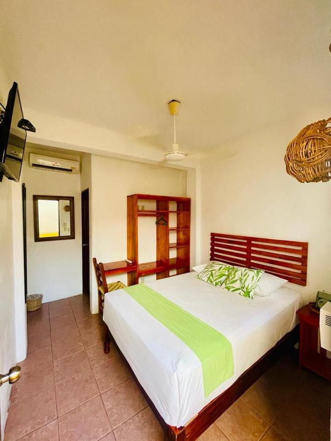 Hotel Casa De La Palma Bed & Breakfast Zihuatanejo Exteriör bild